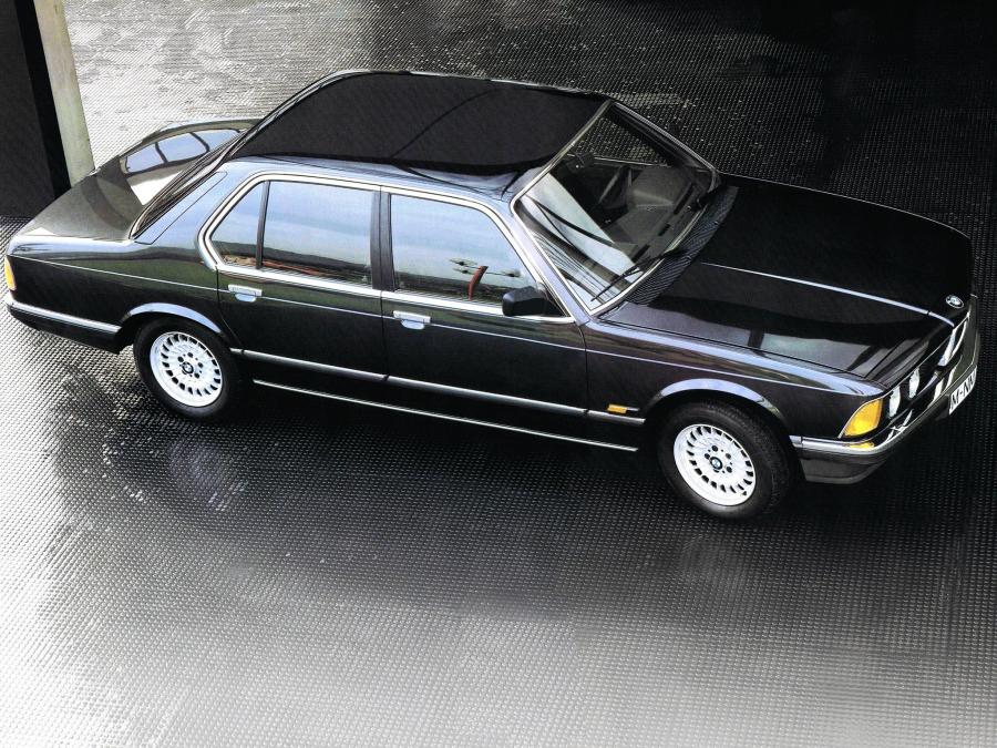  BMW 7-Series Sedan 1977 года  (фото 2 из 13)